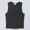 Eng anliegendes Tanktop – Schwarz Eng anliegendes Tanktop – Schwarz