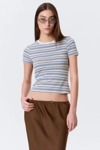 Enges Mini-T-Shirt – Blau/Rosa mit mehrfarbigen Streifen