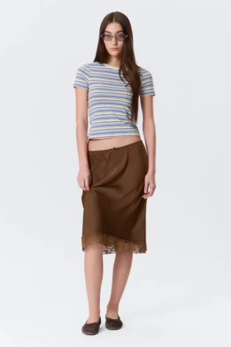 Enges Mini-T-Shirt – Blau/Rosa mit mehrfarbigen Streifen