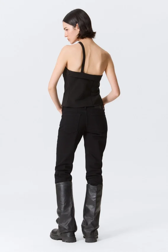 Faustina C Ein-Schulter-Top mit Schnallenverschluss – Schwarz Faustina C Ein-Schulter-Top mit Schnallenverschluss – Schwarz