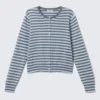 Feinstrick-Strickjacke aus Baumwolle – Blaue Streifen Feinstrick-Strickjacke aus Baumwolle – Blaue Streifen