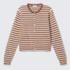 Feinstrick-Strickjacke aus Baumwolle – braun gestreift Feinstrick-Strickjacke aus Baumwolle – braun gestreift