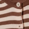 Feinstrick-Strickjacke aus Baumwolle – braun gestreift Feinstrick-Strickjacke aus Baumwolle – braun gestreift