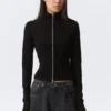Figurbetontes Langarmshirt mit Stehkragen und Reißverschluss – Schwarz Figurbetontes Langarmshirt mit Stehkragen und Reißverschluss – Schwarz