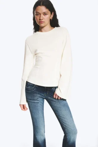 Figurbetontes Langarmshirt – Staubweiß