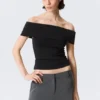 Figurbetontes, ärmelloses Off-Shoulder-Top – Schwarz Figurbetontes, ärmelloses Off-Shoulder-Top – Schwarz