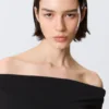 Figurbetontes, ärmelloses Off-Shoulder-Top – Schwarz Figurbetontes, ärmelloses Off-Shoulder-Top – Schwarz