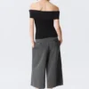 Figurbetontes, ärmelloses Off-Shoulder-Top – Schwarz Figurbetontes, ärmelloses Off-Shoulder-Top – Schwarz