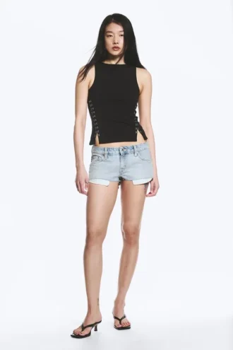 Figurbetontes Tanktop mit Haken- und Ösenverschluss – Schwarz