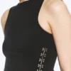 Figurbetontes Tanktop mit Haken- und Ösenverschluss – Schwarz Figurbetontes Tanktop mit Haken- und Ösenverschluss – Schwarz