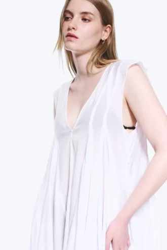 Fließendes Minikleid mit V-Ausschnitt – Weiß