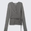 Geknöpfte Strickjacke aus Wollmischung mit Wickeleffekt – Grau Geknöpfte Strickjacke aus Wollmischung mit Wickeleffekt – Grau