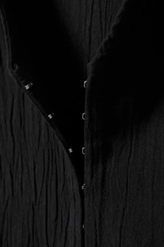 Gekräuseltes Minikleid mit langen Ärmeln – Schwarz