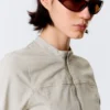 Genevieve Slim Structured Baumwolljacke mit Reißverschluss – Hellbeige Genevieve Slim Structured Baumwolljacke mit Reißverschluss – Hellbeige