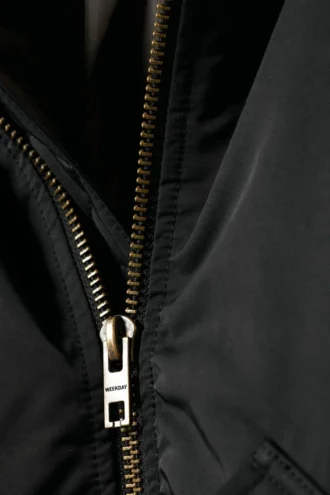 Gepolsterte Bomberjacke aus Twill – Schwarz
