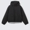 Gepolsterte Daunenjacke mit Kapuze – Schwarz Gepolsterte Daunenjacke mit Kapuze – Schwarz