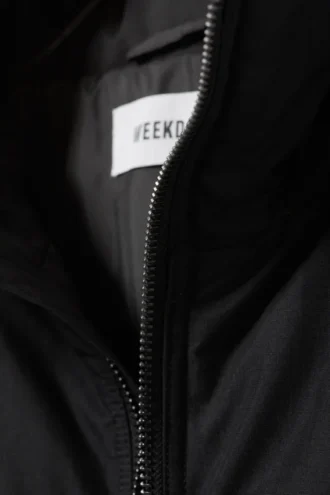 Gepolsterte Daunenjacke mit Kapuze – Schwarz