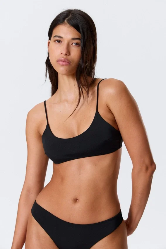 Gepolstertes Bikini-Oberteil mit Bindeband – Schwarz Gepolstertes Bikini-Oberteil mit Bindeband – Schwarz