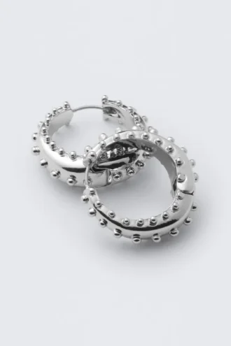 Gepunktete Creolen – Silber