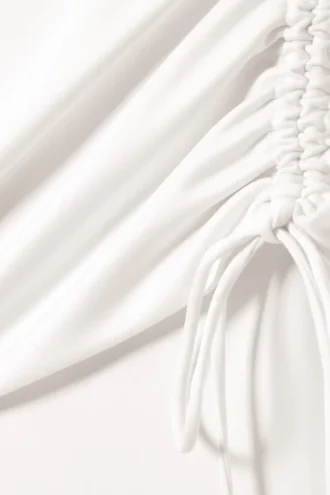 Geraffte Capri-Leggings mit niedriger Leibhöhe – Off-White