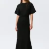 Gerafftes Maxikleid mit kurzen Ärmeln – Schwarz Gerafftes Maxikleid mit kurzen Ärmeln – Schwarz