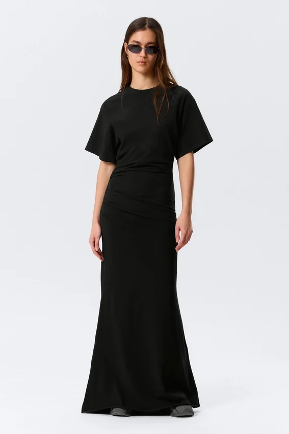 Gerafftes Maxikleid mit kurzen Ärmeln – Schwarz Gerafftes Maxikleid mit kurzen Ärmeln – Schwarz