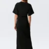 Gerafftes Maxikleid mit kurzen Ärmeln – Schwarz Gerafftes Maxikleid mit kurzen Ärmeln – Schwarz