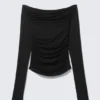 Gerafftes, schulterfreies Langarmshirt – Schwarz Gerafftes, schulterfreies Langarmshirt – Schwarz