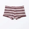 Gerippte Mini-Shorts mit Rüschen – dunkelrot-rosa gestreift Gerippte Mini-Shorts mit Rüschen – dunkelrot-rosa gestreift