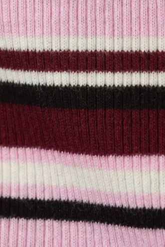 Gerippte Mini-Shorts mit Rüschen – dunkelrot-rosa gestreift
