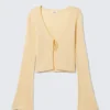 Gerippte Strickjacke mit Bindeband vorne – Hellgelb Gerippte Strickjacke mit Bindeband vorne – Hellgelb