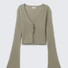 Gerippte Strickjacke mit Bindeband vorne – Khaki-Grün Gerippte Strickjacke mit Bindeband vorne – Khaki-Grün