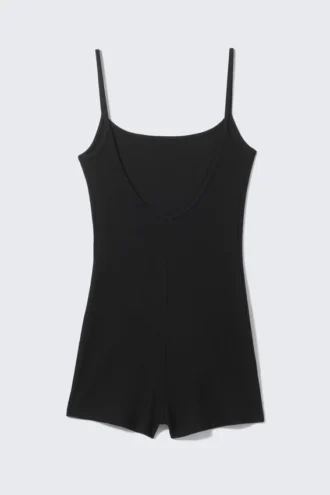 Gerippter, figurbetonter Jumpsuit – Schwarz