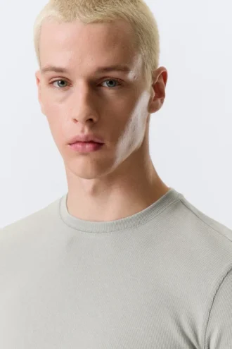 Geripptes Langarmshirt – Grau