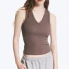 Geripptes Tanktop mit V-Ausschnitt – Dusty Plum Geripptes Tanktop mit V-Ausschnitt – Dusty Plum
