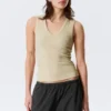 Geripptes Tanktop mit V-Ausschnitt – Hellbeige Geripptes Tanktop mit V-Ausschnitt – Hellbeige