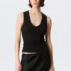 Geripptes Tanktop mit V-Ausschnitt – Schwarz Geripptes Tanktop mit V-Ausschnitt – Schwarz