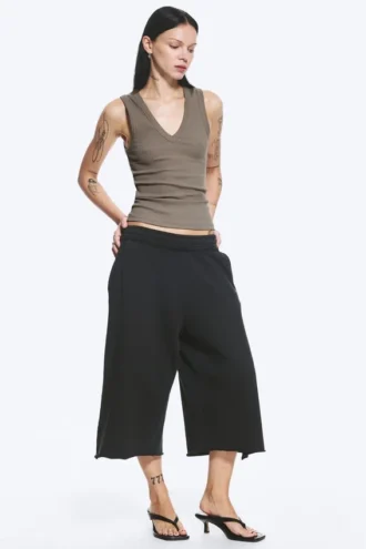 Geripptes Tanktop mit V-Ausschnitt – Staubgrau