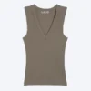 Geripptes Tanktop mit V-Ausschnitt – Staubgrau Geripptes Tanktop mit V-Ausschnitt – Staubgrau