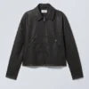 Geschrumpfte Kunstlederjacke – Schwarz Geschrumpfte Kunstlederjacke – Schwarz
