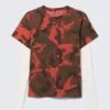 Geschrumpftes doppellagiges T-Shirt – Rotes Camouflage Geschrumpftes doppellagiges T-Shirt – Rotes Camouflage