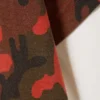 Geschrumpftes doppellagiges T-Shirt – Rotes Camouflage Geschrumpftes doppellagiges T-Shirt – Rotes Camouflage
