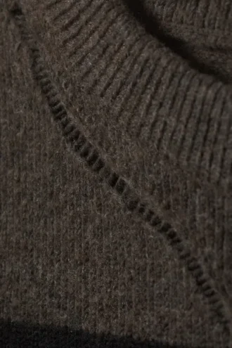 Gestreifter Strickpullover im Used-Look – braune und schwarze Streifen Gestreifter Strickpullover im Used-Look – braune und schwarze Streifen