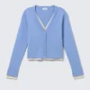 Gestrickte, doppellagige Strickjacke mit V-Ausschnitt – Blau/Creme Gestrickte, doppellagige Strickjacke mit V-Ausschnitt – Blau/Creme