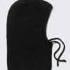 Gestrickte Kapuze mit Fellbesatz – Schwarz Gestrickte Kapuze mit Fellbesatz – Schwarz