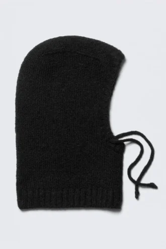 Gestrickte Kapuze mit Fellbesatz – Schwarz