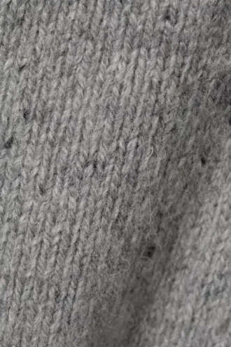 Gestrickte Strickjacke aus Wollmischung mit Noppen – Grau meliert