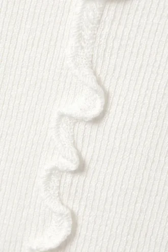 Gestricktes Oberteil mit Rüschenrand – Weiß