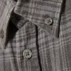 Gewaschenes Flanellhemd mit Karomuster und Knopfleiste – Checked Washed Grey Gewaschenes Flanellhemd mit Karomuster und Knopfleiste – Checked Washed Grey