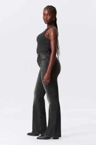Glow Curve High Waisted Regular Flared Jeans – Black Web – Schwarz